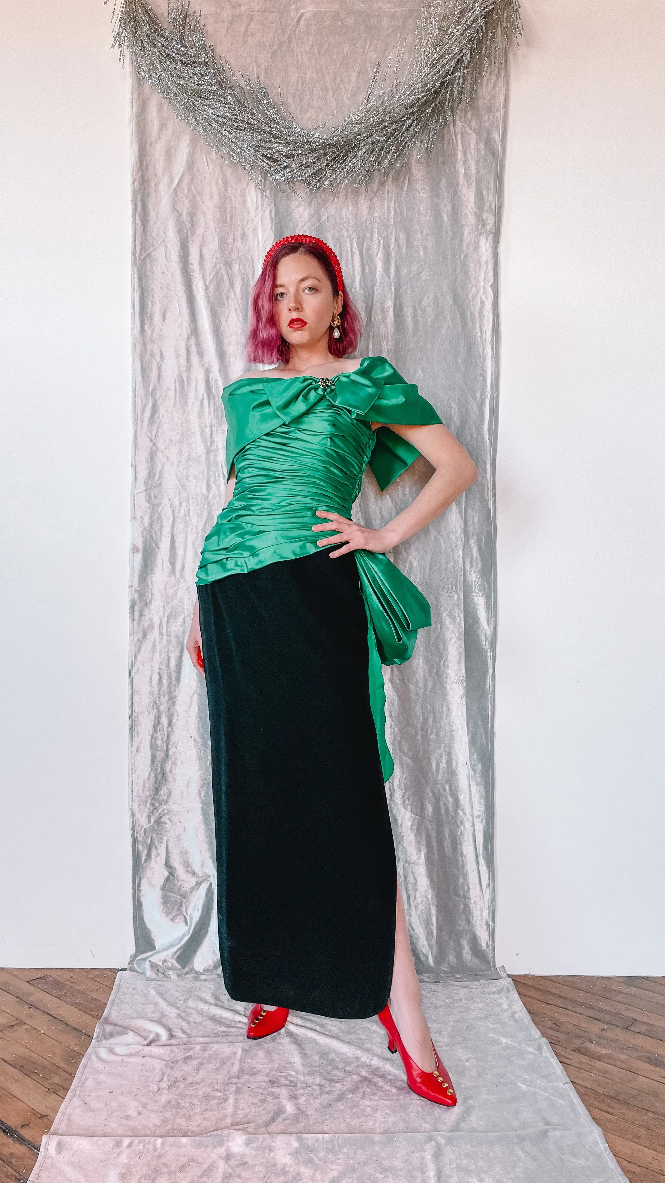 1980s Bill Blass emerald off the shoulder gown, sz. M