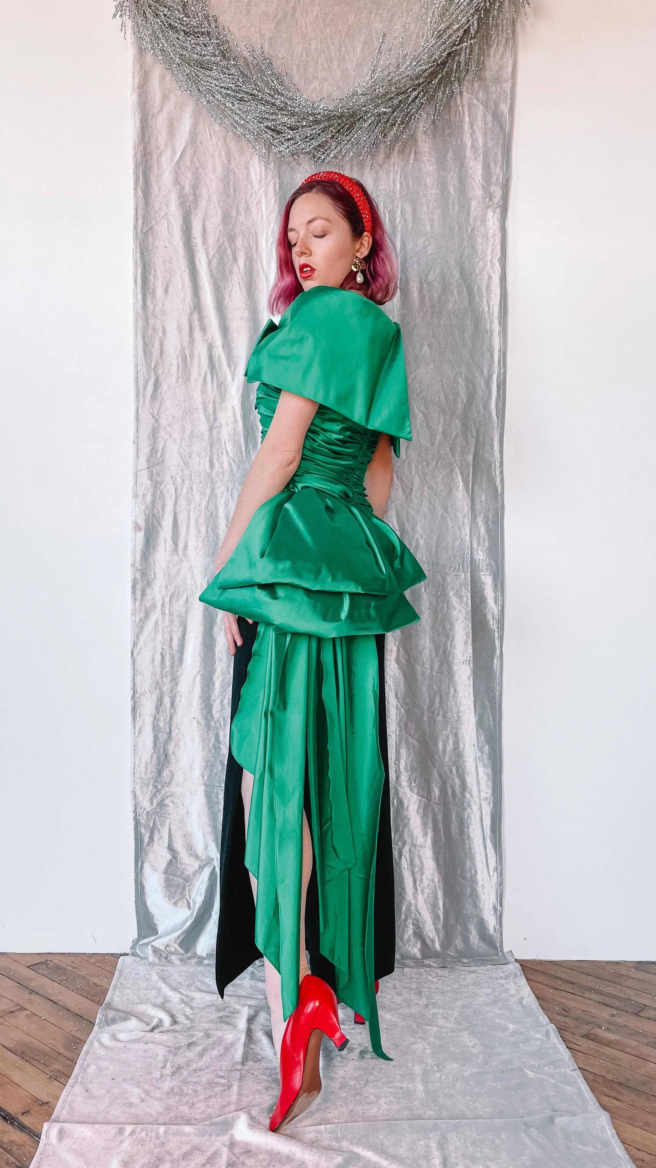 1980s Bill Blass emerald off the shoulder gown, sz. M