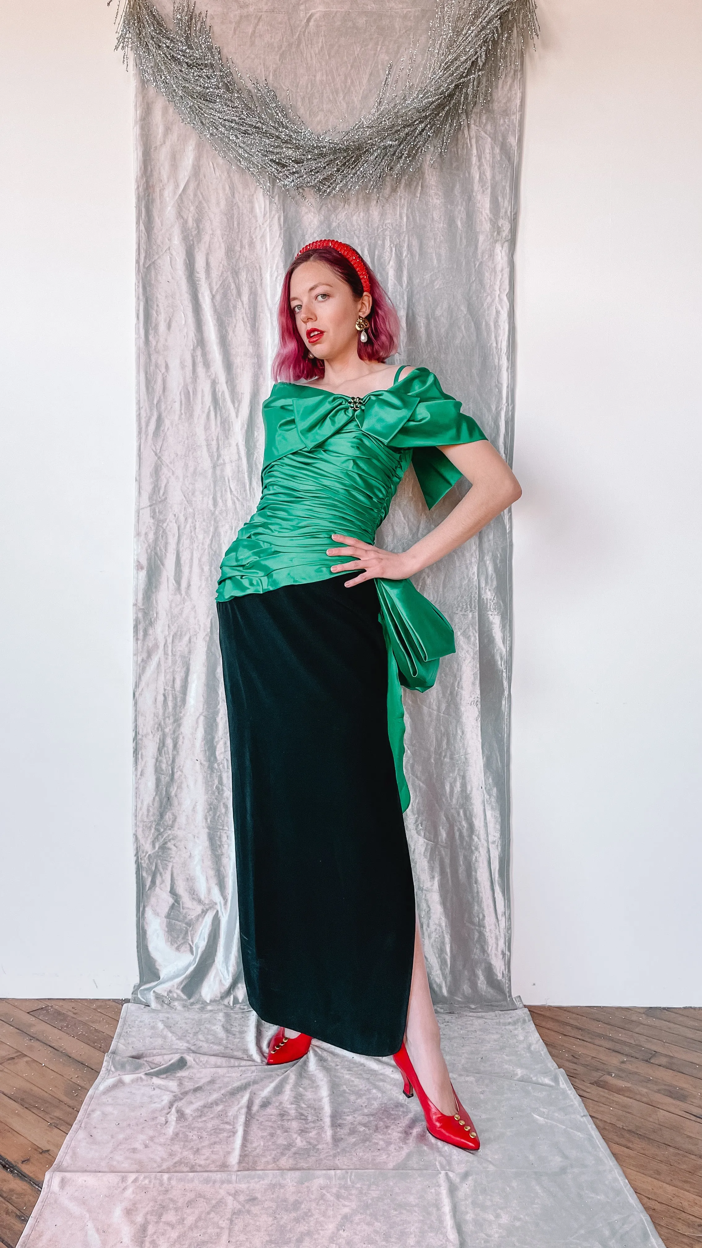 1980s Bill Blass emerald off the shoulder gown, sz. M