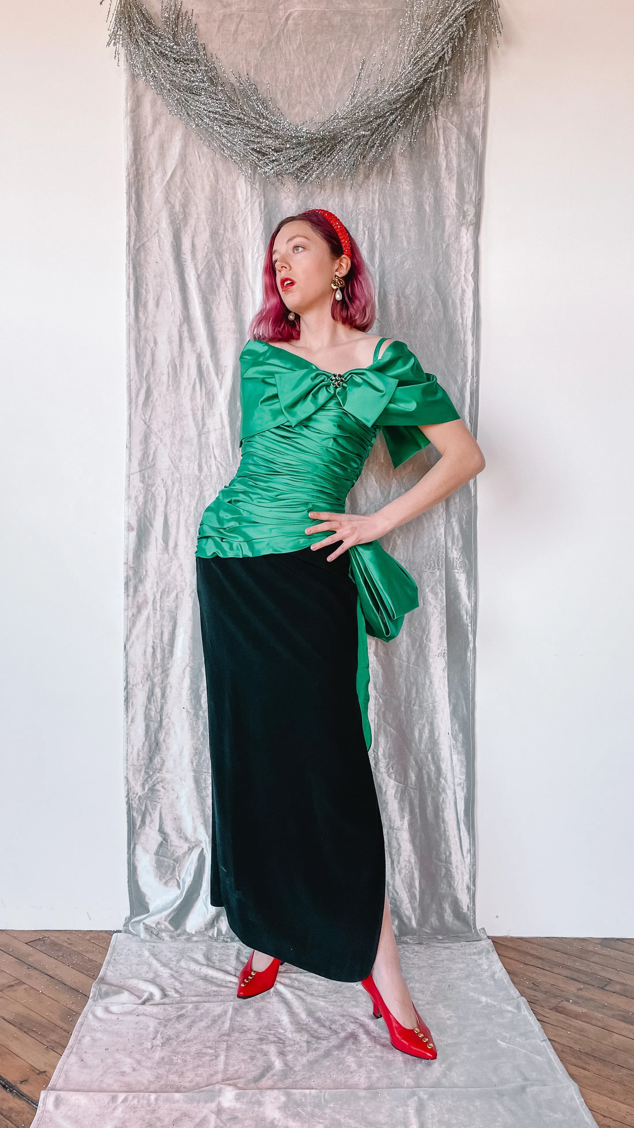 1980s Bill Blass emerald off the shoulder gown, sz. M