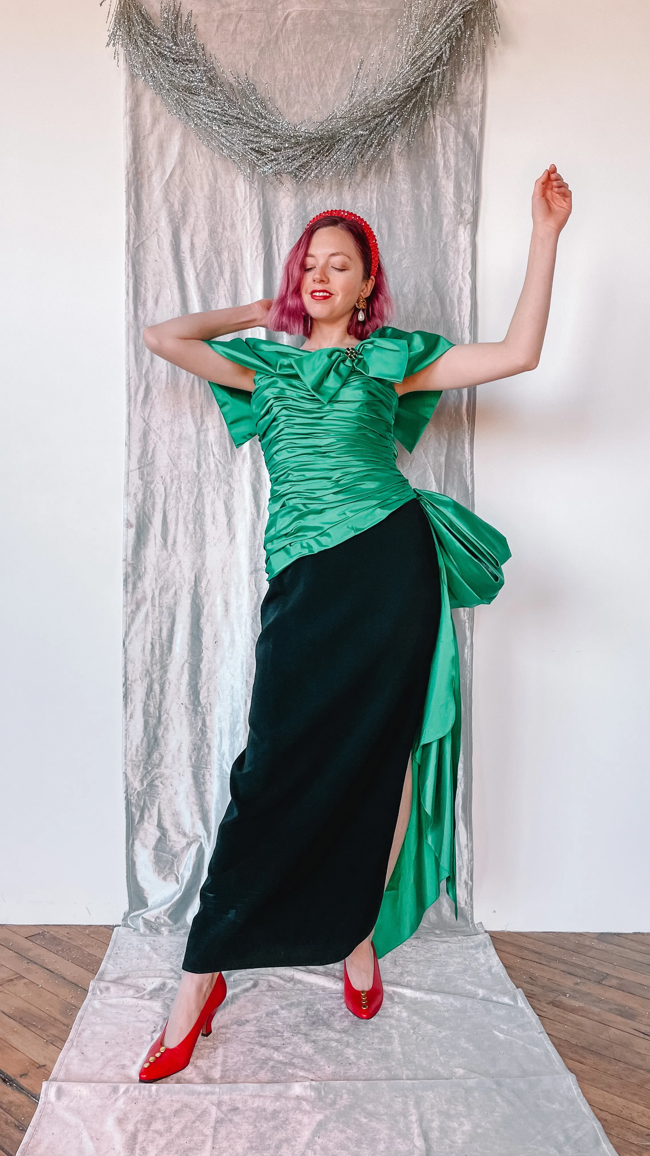 1980s Bill Blass emerald off the shoulder gown, sz. M
