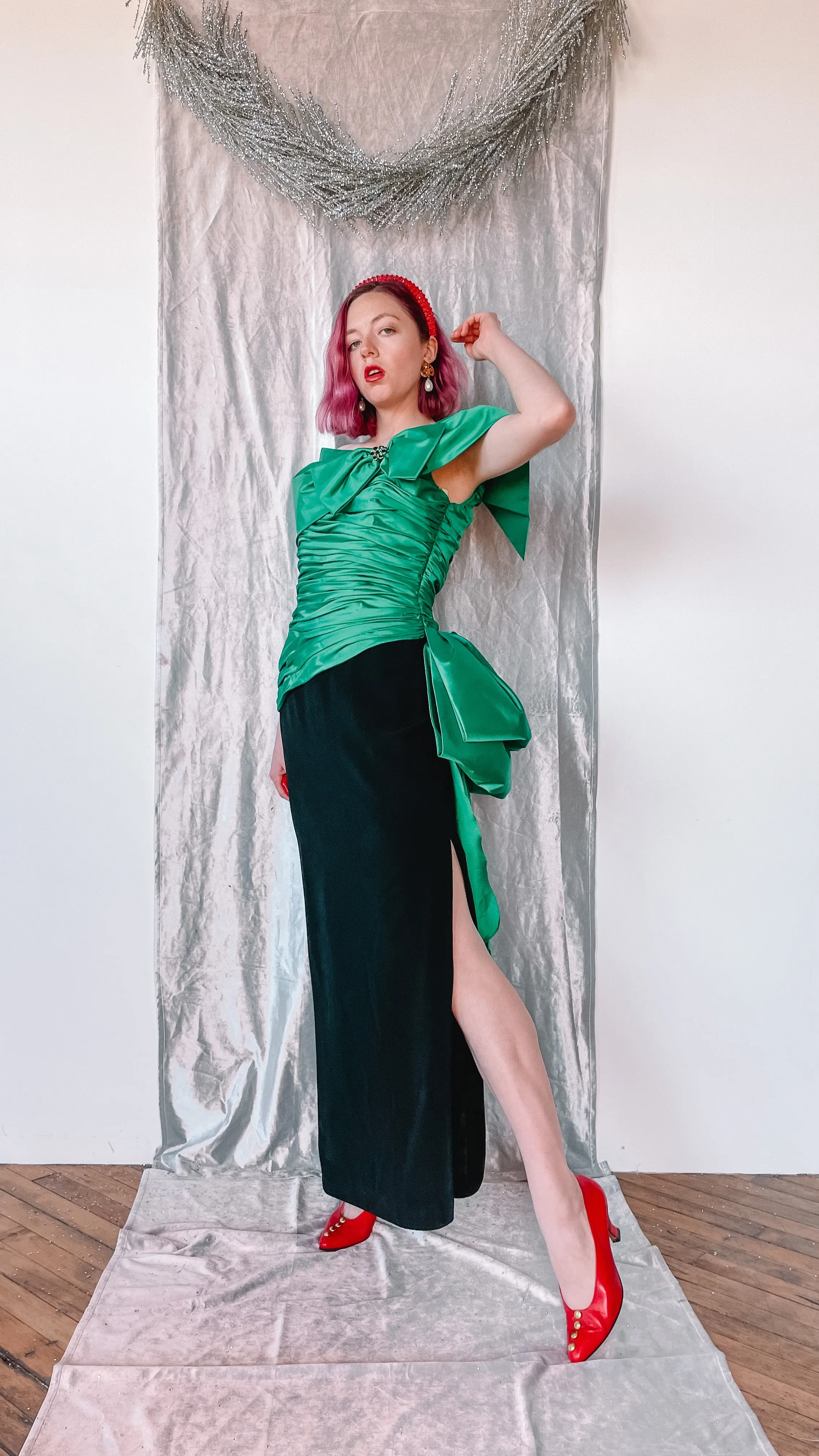 1980s Bill Blass emerald off the shoulder gown, sz. M
