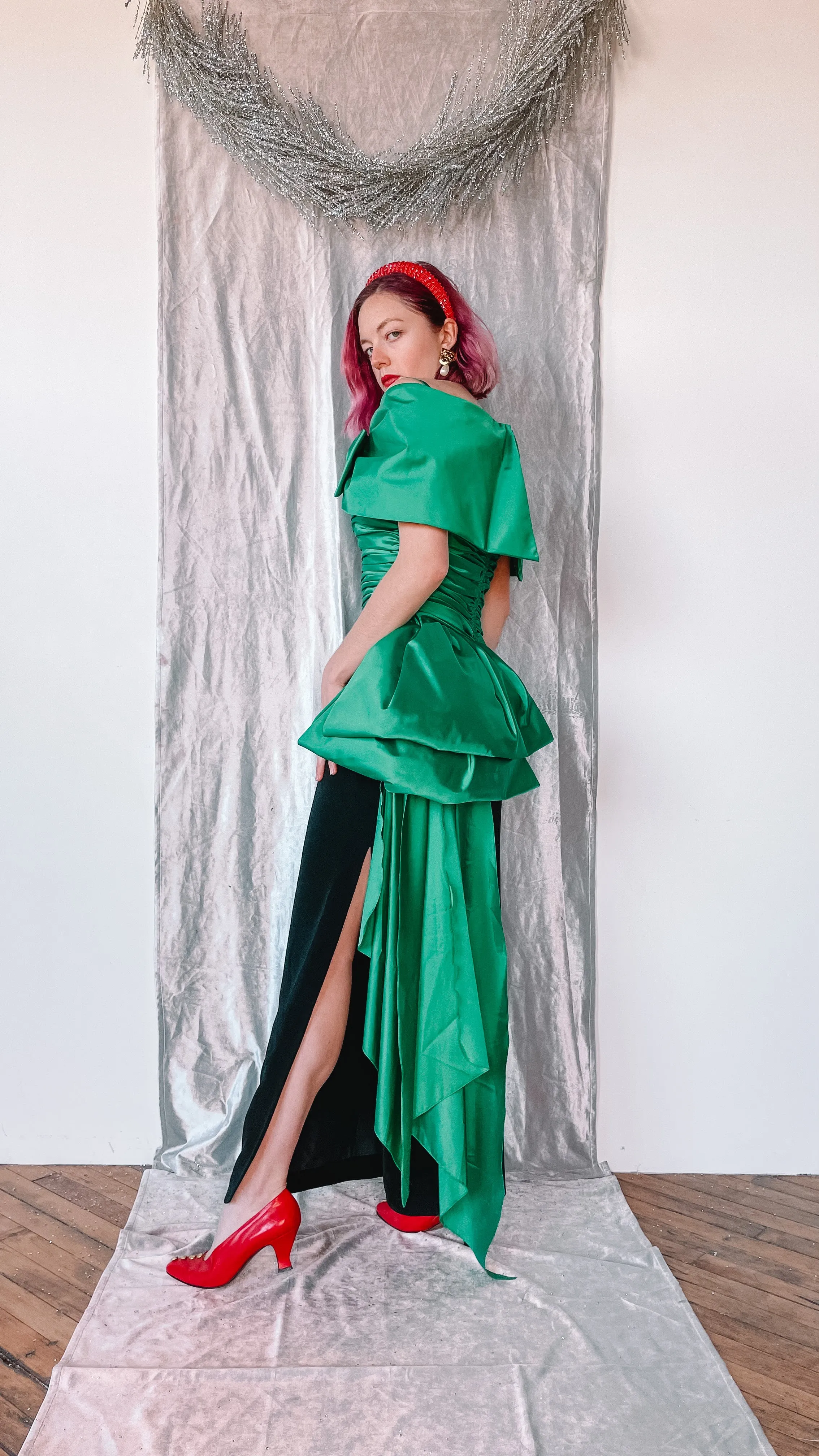 1980s Bill Blass emerald off the shoulder gown, sz. M