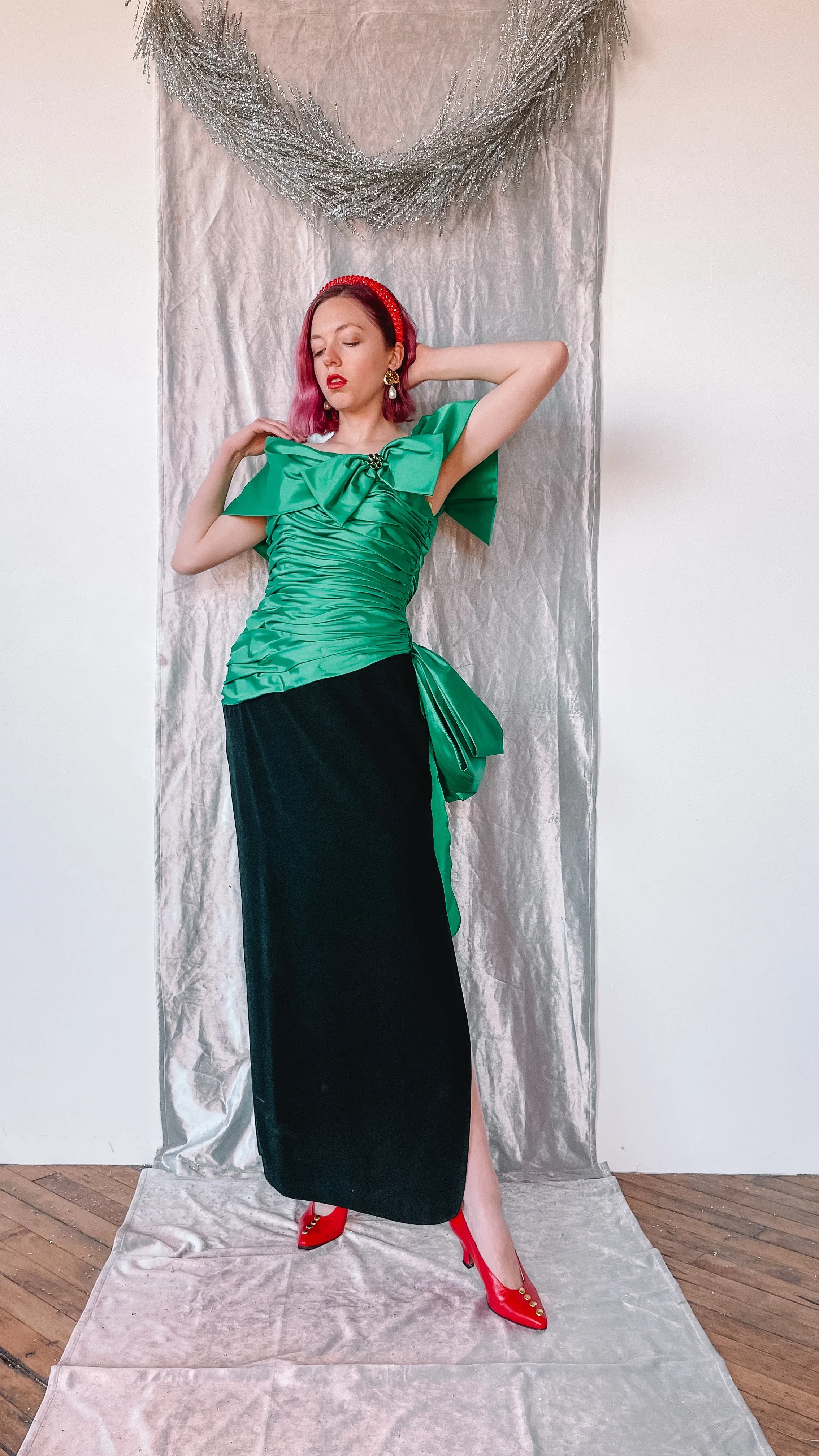 1980s Bill Blass emerald off the shoulder gown, sz. M