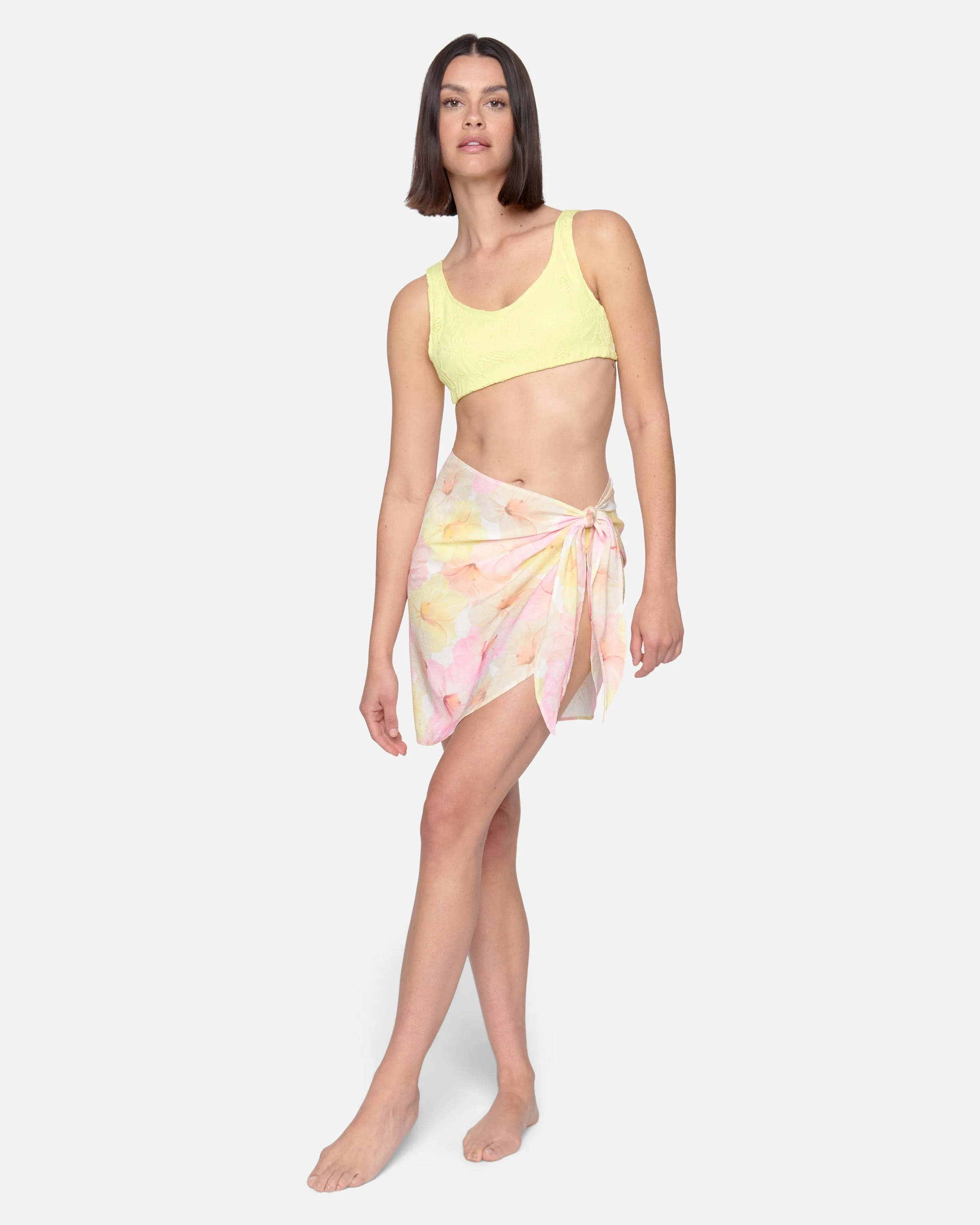 Sure! Here’s an optimized title for your e-commerce product:

**Elegant Aloha Hibiscus Print Sarong - Versatile Beachwear Cover-Up**