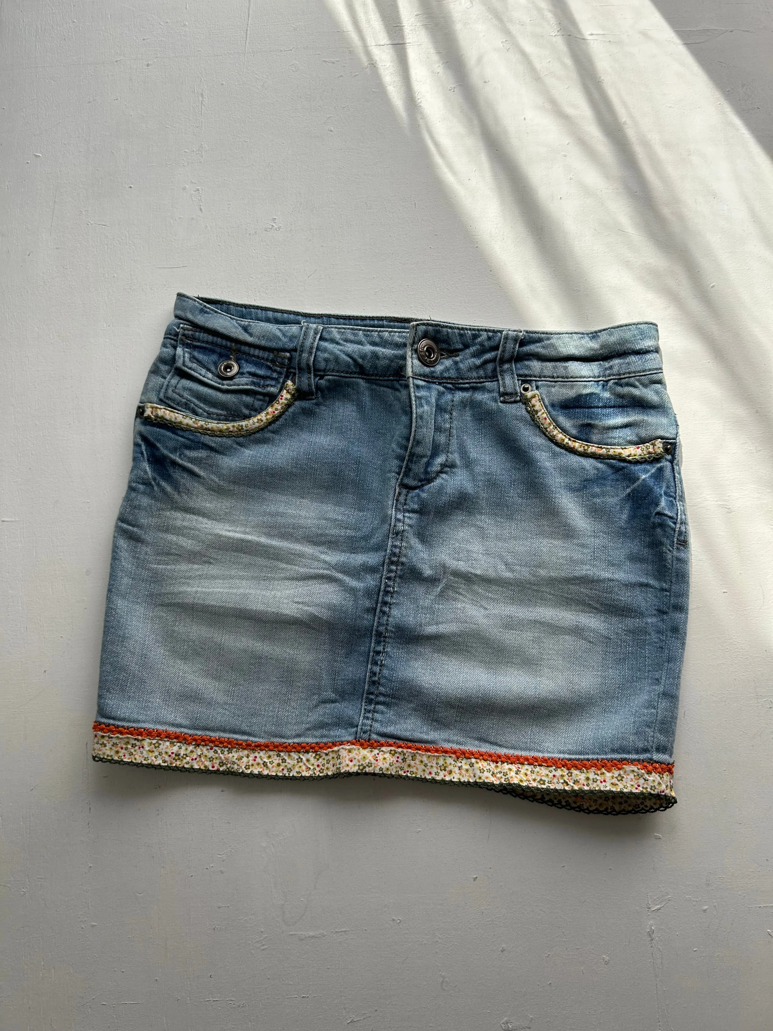Blue denim crochet detail low rise mini skirt (XS/S)
