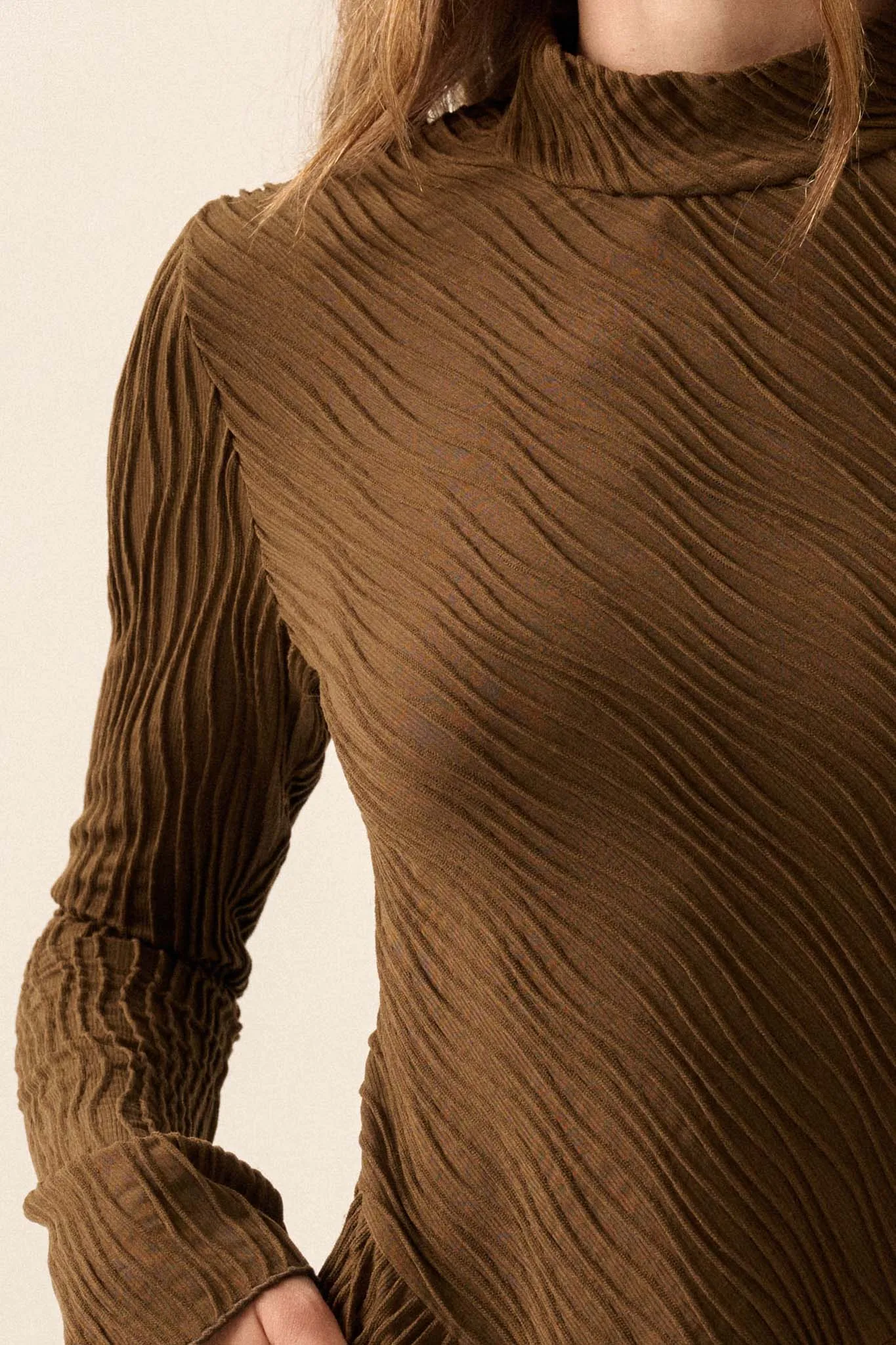 Flow Motion Elegant Ribbed-Knit Mini Dress with Wavy Pattern and Mock-Neck Design