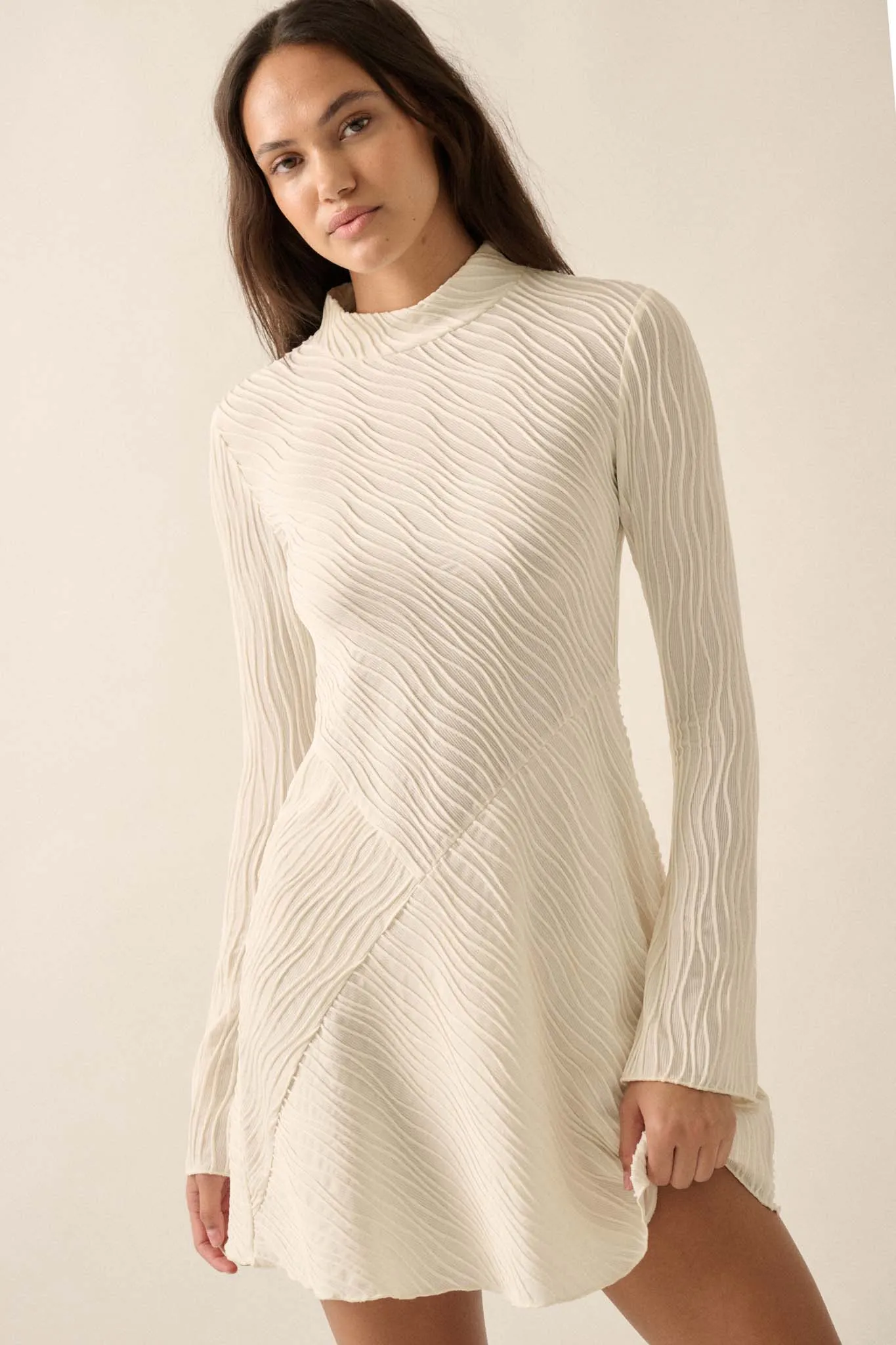 Flow Motion Elegant Ribbed-Knit Mini Dress with Wavy Pattern and Mock-Neck Design