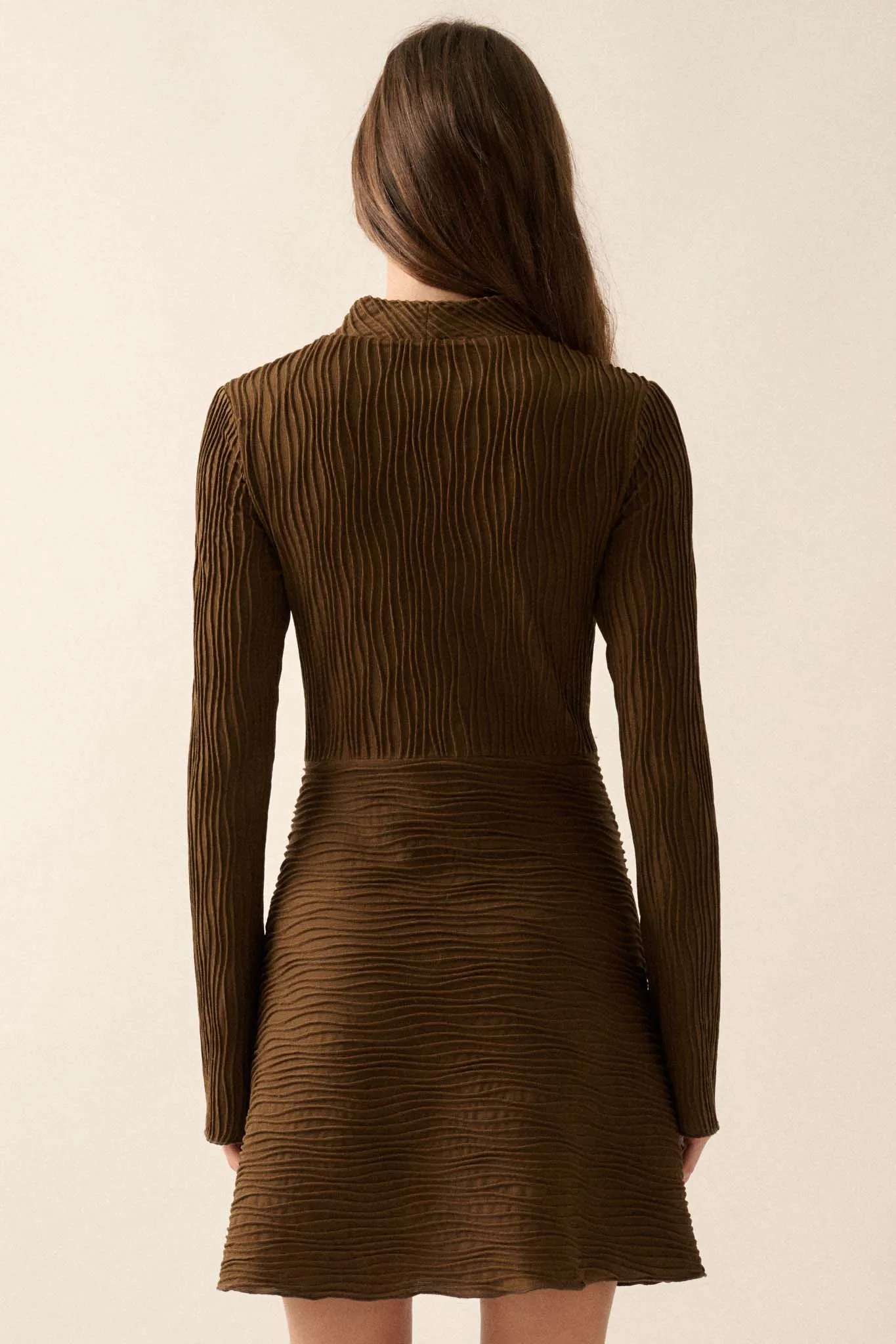 Flow Motion Elegant Ribbed-Knit Mini Dress with Wavy Pattern and Mock-Neck Design