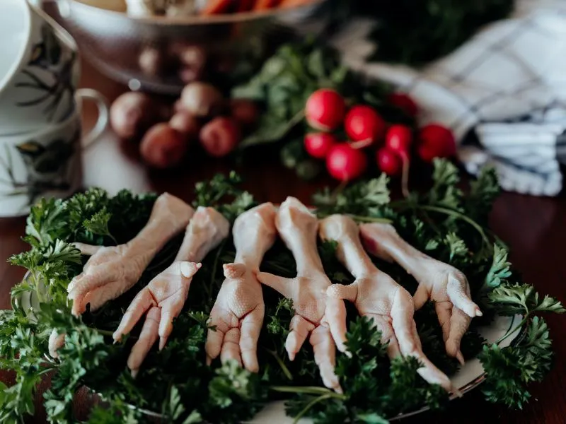 South Carolina Soy-Free Pasture-Raised 4 Whole Chickens & 16 Feet Bundle -ships separately (18lbs)