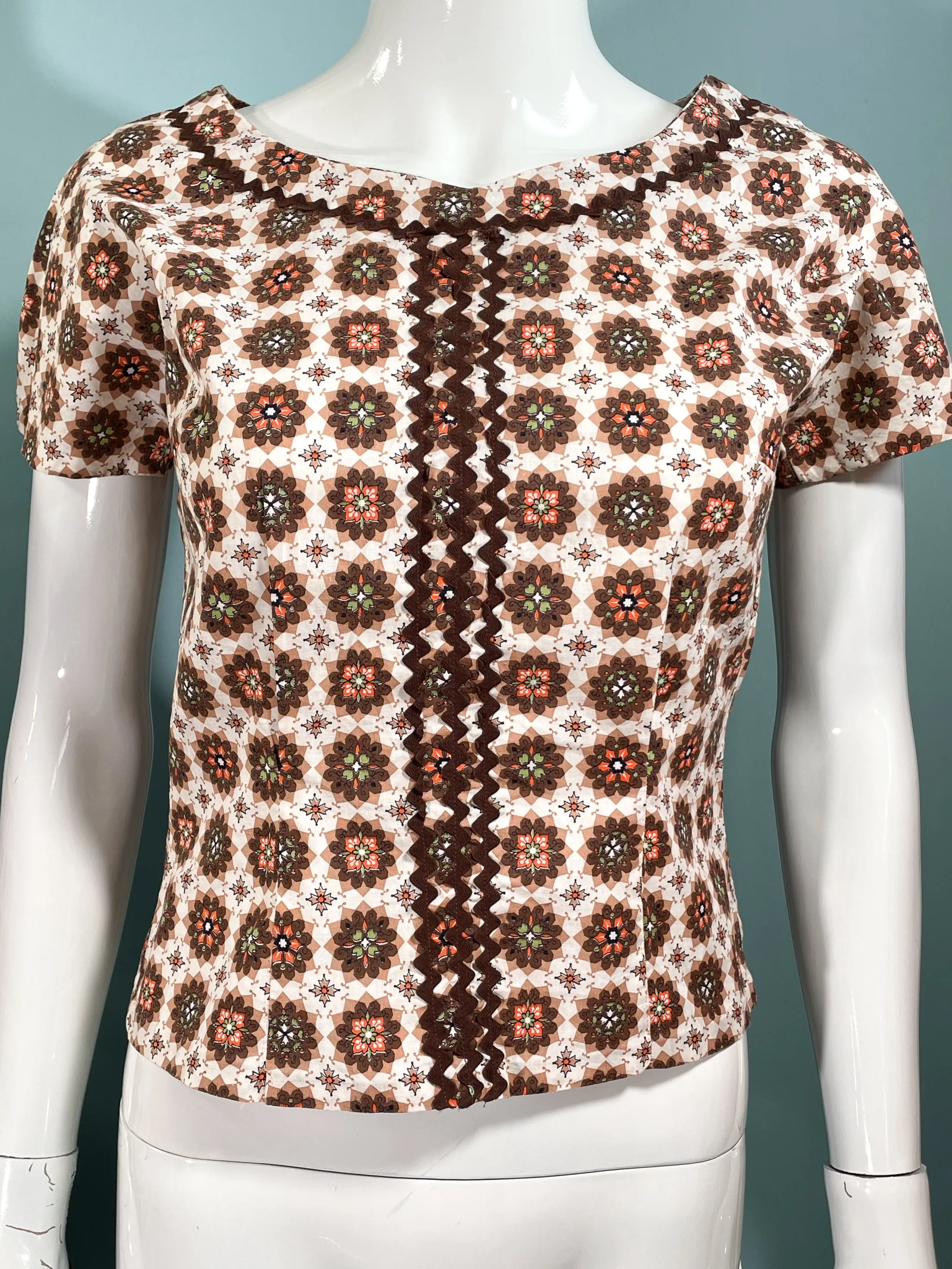 Vintage 50s 2 Piece Skirt/Top Dress, Novelty Print Rick Rack Trim 21" Waist